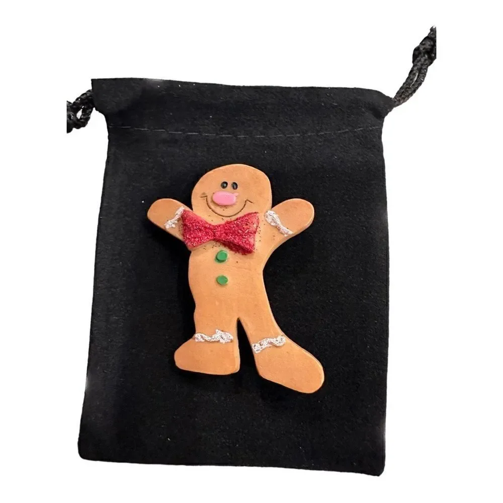 Gingerbread man brooch cute endearing n perfect fun